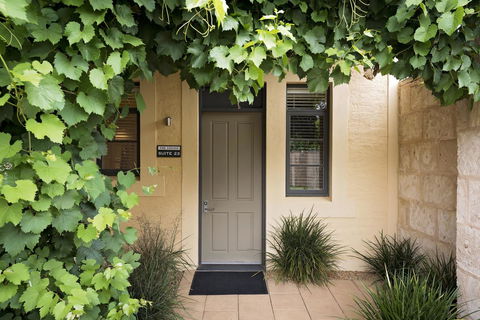 The Louise - Accommodation in Surfers Paradise 5