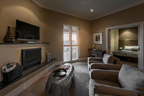 The Louise - Accommodation in Surfers Paradise 40