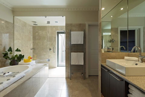 The Louise - Accommodation in Surfers Paradise 33