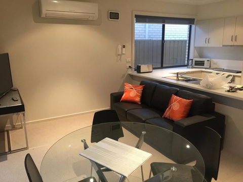 Villas On The Bay Kingscote - Accommodation in Surfers Paradise 9