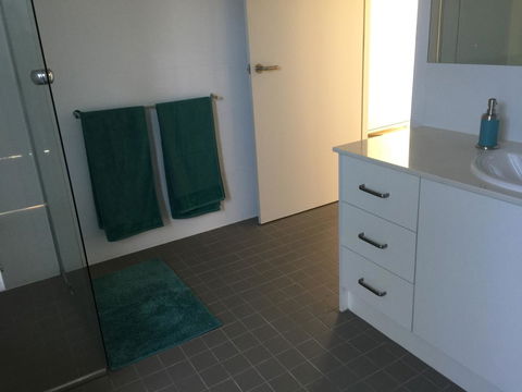 Villas On The Bay Kingscote - Accommodation in Surfers Paradise 14