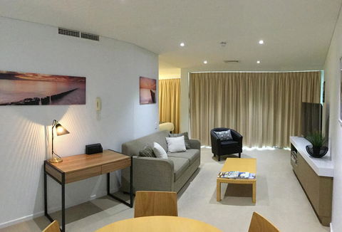 Wallaroo Marina Waterfront Luxe Apartment - Accommodation in Surfers Paradise 5