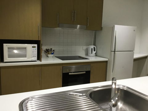Wallaroo Marina Waterfront Luxe Apartment - Accommodation in Surfers Paradise 10
