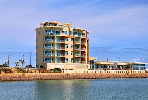 Wallaroo Marina Waterfront Luxe Apartment - Accommodation in Surfers Paradise 24