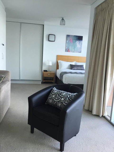 Wallaroo Marina Waterfront Luxe Apartment - Accommodation in Surfers Paradise 13