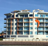 Wallaroo Marina Waterfront Luxe Apartment - Accommodation in Surfers Paradise