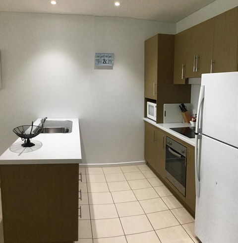 Wallaroo Marina Waterfront Luxe Apartment - Accommodation in Surfers Paradise 9