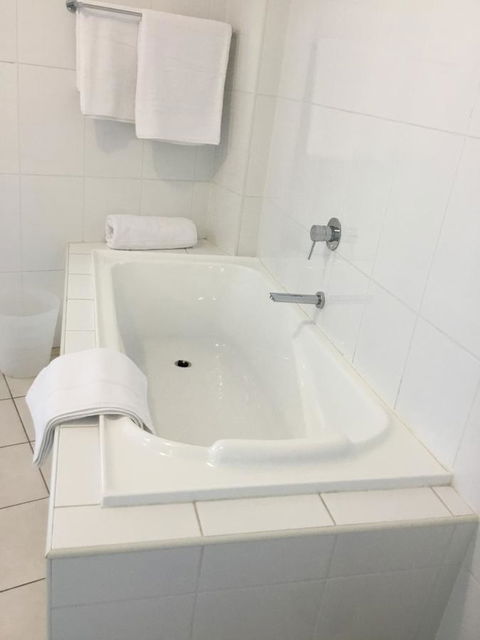 Wallaroo Marina Waterfront Luxe Apartment - Accommodation in Surfers Paradise 20