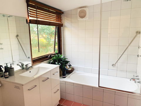 Lost In The Vines - Accommodation in Surfers Paradise 10