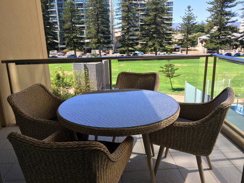 Beachside Luxury Apartments One & Two Bedroom In Beachfront Oaks Pier Building - Accommodation in Surfers Paradise 25