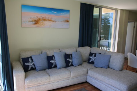 Beachside Luxury Apartments One & Two Bedroom In Beachfront Oaks Pier Building - Accommodation in Surfers Paradise 14