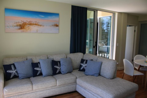 Beachside Luxury Apartments One & Two Bedroom In Beachfront Oaks Pier Building - Accommodation in Surfers Paradise 12