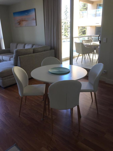Beachside Luxury Apartments One & Two Bedroom In Beachfront Oaks Pier Building - Accommodation in Surfers Paradise 18