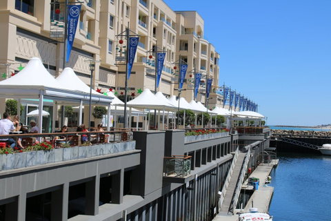 Beachside Luxury Apartments One & Two Bedroom In Beachfront Oaks Pier Building - Accommodation in Surfers Paradise 13