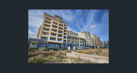 Beachside Luxury Apartments One & Two Bedroom In Beachfront Oaks Pier Building - Accommodation in Surfers Paradise 2