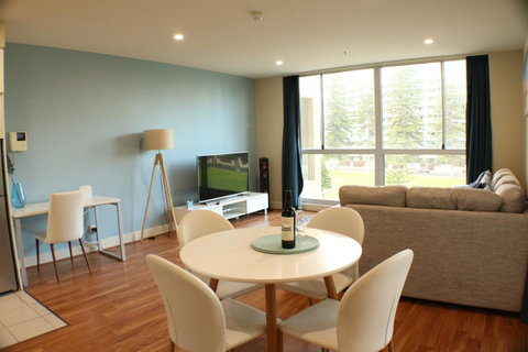 Beachside Luxury Apartments One & Two Bedroom In Beachfront Oaks Pier Building - Accommodation in Surfers Paradise 0