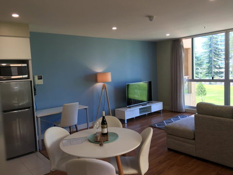 Beachside Luxury Apartments One & Two Bedroom In Beachfront Oaks Pier Building - Accommodation in Surfers Paradise 19