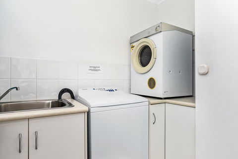 Ainslie Roberts Drive Retreat - Accommodation in Surfers Paradise 10