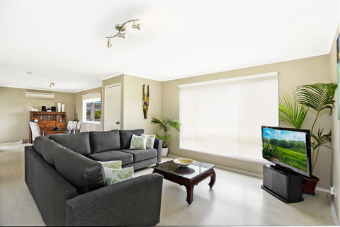 Ainslie Roberts Drive Retreat - Accommodation in Surfers Paradise 0