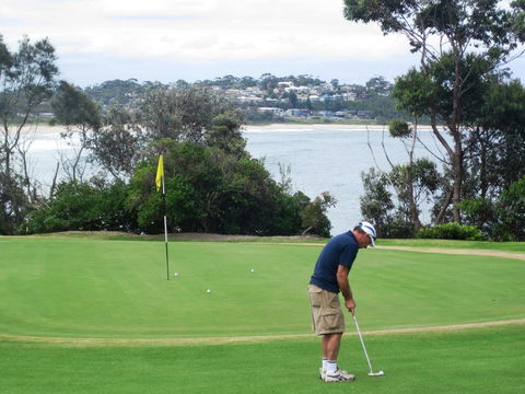 Mollymook Beach Waterfront - Accommodation in Surfers Paradise 18