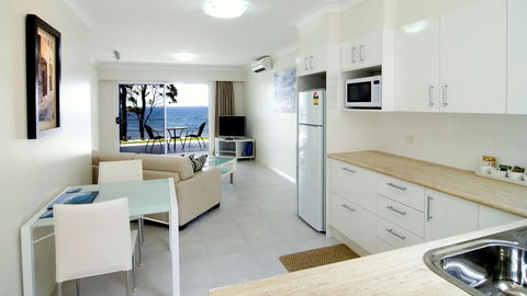Mollymook Beach Waterfront - Accommodation in Surfers Paradise 8