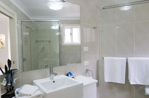 Mollymook Beach Waterfront - Accommodation in Surfers Paradise 5
