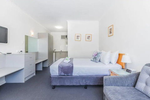 Hi 5 Glenelg Studio Apartment - Accommodation in Surfers Paradise 2