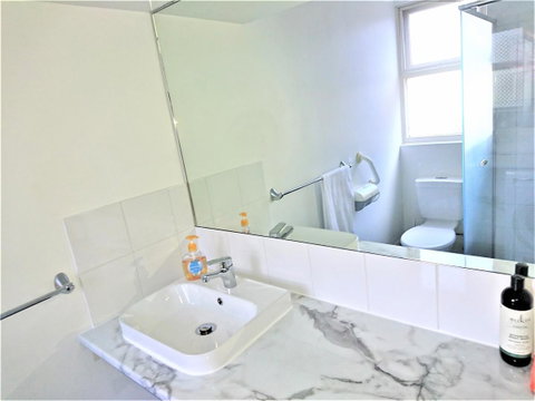Hi 5 Glenelg Studio Apartment - Accommodation in Surfers Paradise 9