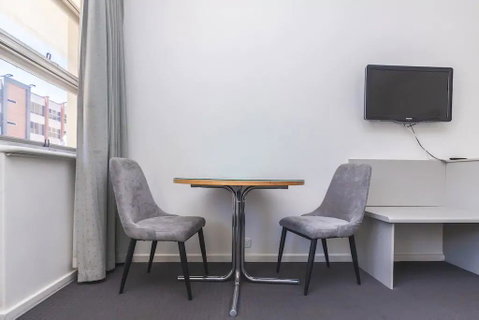 Hi 5 Glenelg Studio Apartment - Accommodation in Surfers Paradise 4