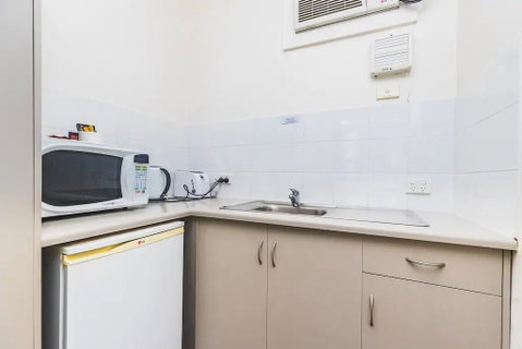 Hi 5 Glenelg Studio Apartment - Accommodation in Surfers Paradise 7