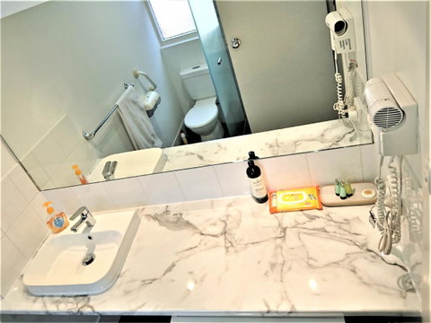 Hi 5 Glenelg Studio Apartment - Accommodation in Surfers Paradise 5