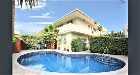 Hi 5 Glenelg Studio Apartment - Accommodation in Surfers Paradise 0