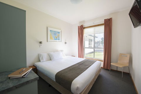 The Retreat West Beach Parks - Accommodation in Surfers Paradise 24