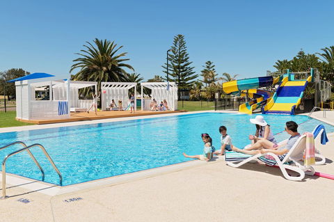 The Retreat West Beach Parks - Accommodation in Surfers Paradise 0