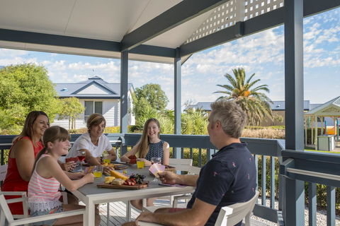 The Retreat West Beach Parks - Accommodation in Surfers Paradise 10