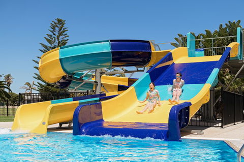 The Retreat West Beach Parks - Accommodation in Surfers Paradise 2