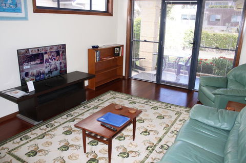 Serenity On Narrabeen Beach - 1Bdr Beachside Retreat - Accommodation in Surfers Paradise 7