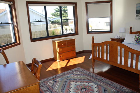 Serenity On Narrabeen Beach - 1Bdr Beachside Retreat - Accommodation in Surfers Paradise 3