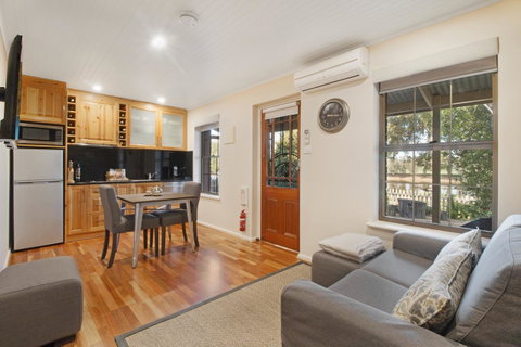 Stonewell Cottages And Vineyards - Accommodation in Surfers Paradise 26