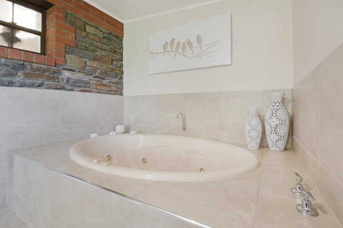 Stonewell Cottages And Vineyards - Accommodation in Surfers Paradise 23
