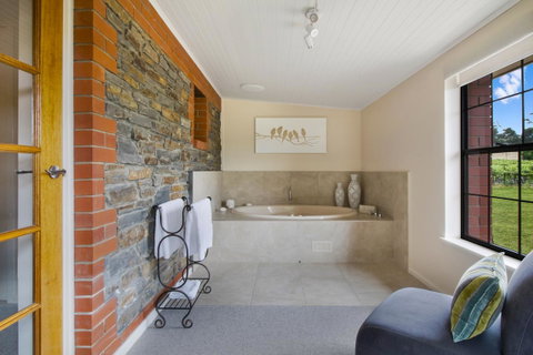 Stonewell Cottages And Vineyards - Accommodation in Surfers Paradise 14