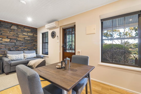 Stonewell Cottages And Vineyards - Accommodation in Surfers Paradise 34