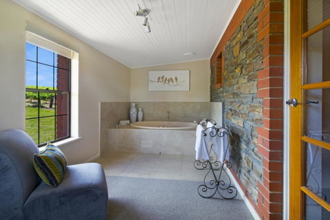 Stonewell Cottages And Vineyards - Accommodation in Surfers Paradise 29
