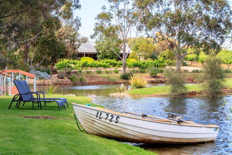 Stonewell Cottages And Vineyards - Accommodation in Surfers Paradise 10