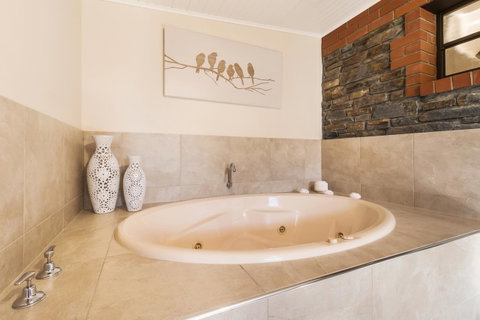 Stonewell Cottages And Vineyards - Accommodation in Surfers Paradise 35