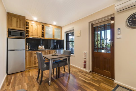 Stonewell Cottages And Vineyards - Accommodation in Surfers Paradise 11