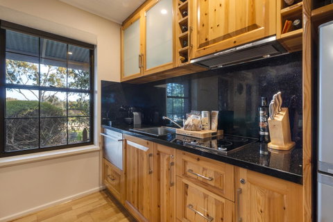 Stonewell Cottages And Vineyards - Accommodation in Surfers Paradise 37