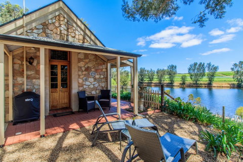 Stonewell Cottages And Vineyards - Accommodation in Surfers Paradise 2