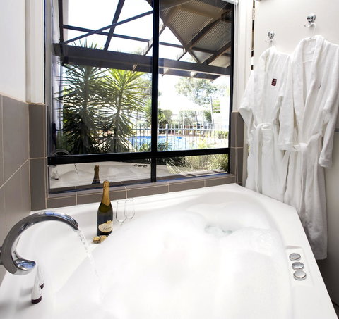 Majestic Oasis Apartments - Accommodation in Surfers Paradise 9