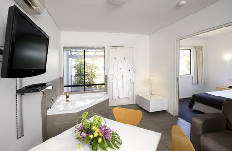 Majestic Oasis Apartments - Accommodation in Surfers Paradise 14
